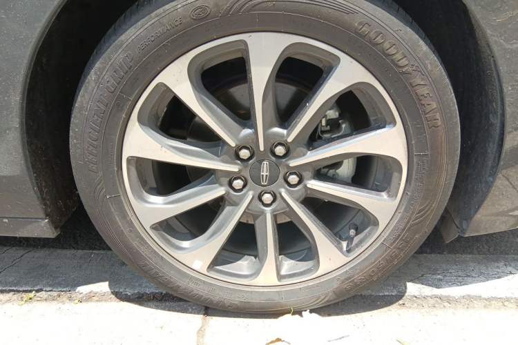 Used Lincoln Z 2025 2.0T Prestige Edition Right Front Wheel Hub