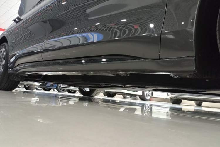 Used Lincoln Z 2025 2.0T Prestige Edition Right Side Sill