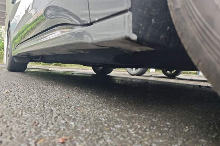 Used Lincoln Z 2025 2.0T Prestige Edition Right Side Sill