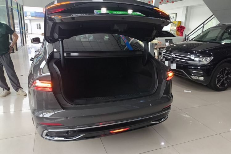 Used Lincoln Z 2025 2.0T Prestige Edition Trunk