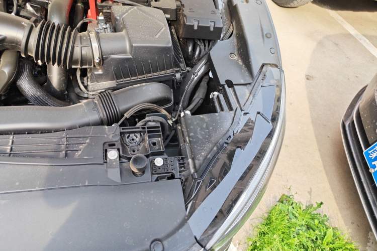 Used Lincoln Z 2025 2.0T Prestige Edition Engine Bay Left