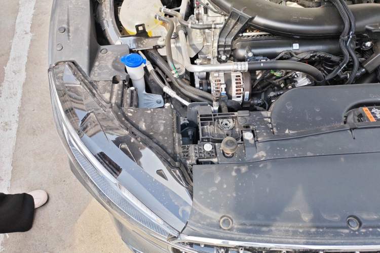 Used Lincoln Z 2025 2.0T Prestige Edition Engine Bay Right
