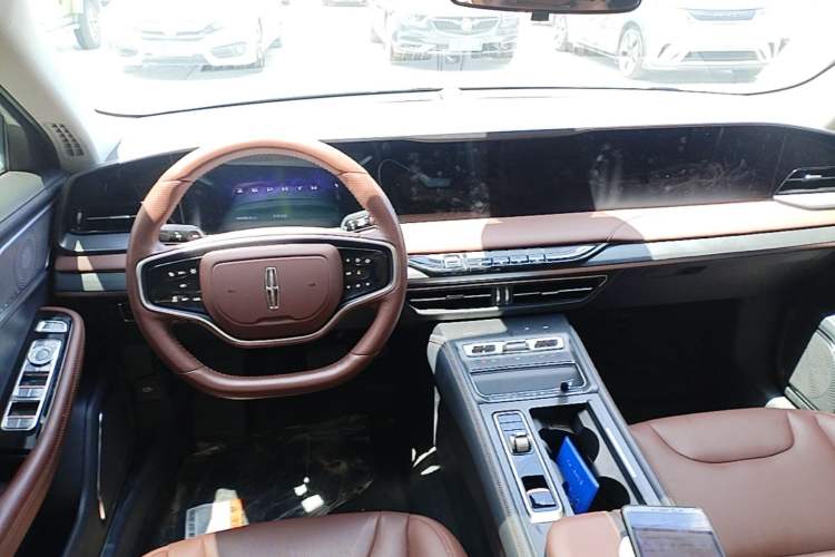 Used Lincoln Z 2025 2.0T Prestige Hybrid Edition Center Console