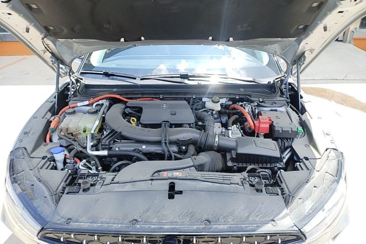Used Lincoln Z 2025 2.0T Prestige Hybrid Edition Engine Bay
