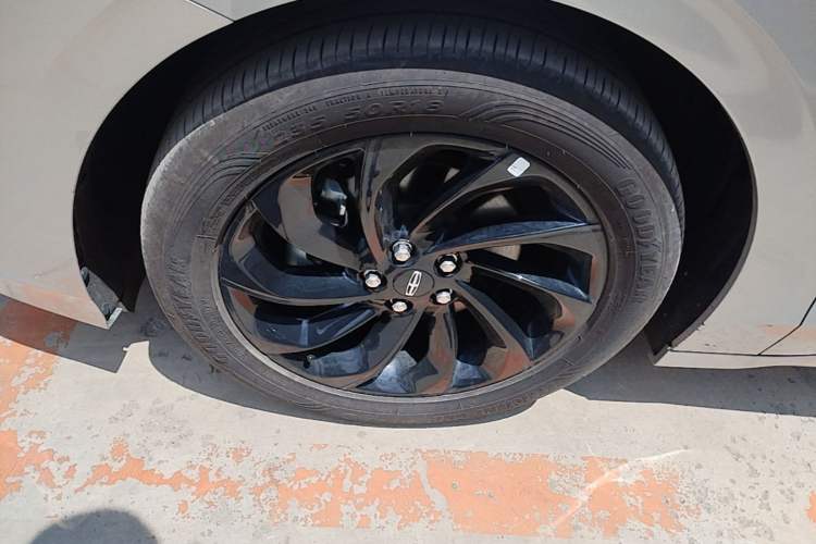 Used Lincoln Z 2025 2.0T Prestige Hybrid Edition Left Front Wheel Hub