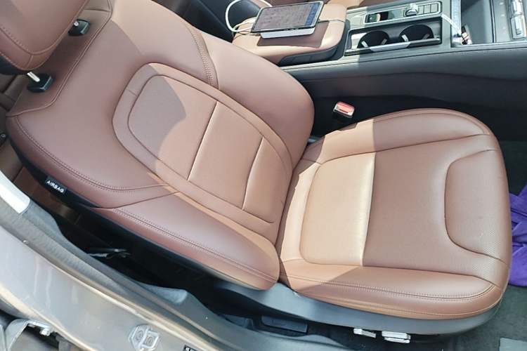 Used Lincoln Z 2025 2.0T Prestige Hybrid Edition Right Front Seat