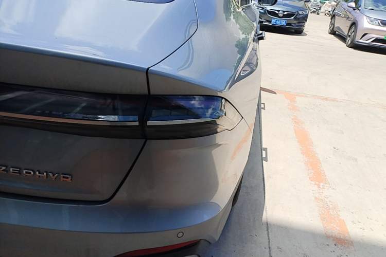 Used Lincoln Z 2025 2.0T Prestige Hybrid Edition Right Rear Taillight