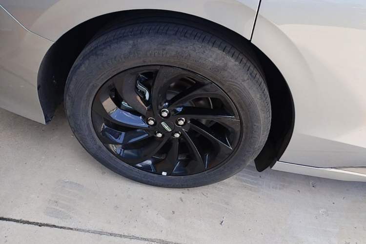 Used Lincoln Z 2025 2.0T Prestige Hybrid Edition Right Rear Wheel Hub