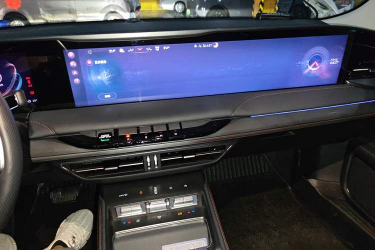 Used Lincoln Z 2025 2.0T Prestige Edition Audio And AC Panel