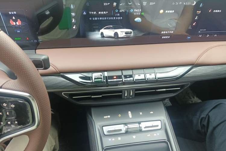 Used Lincoln Z 2025 2.0T Prestige Hybrid Edition Audio And AC Panel