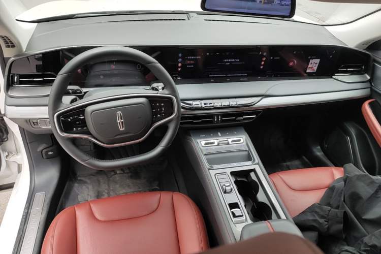 Used Lincoln Z 2025 2.0T Prestige Edition Center Console