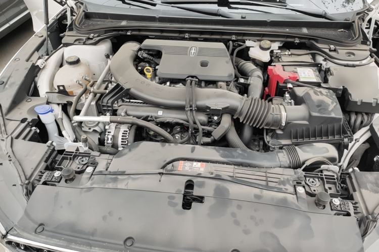 Used Lincoln Z 2025 2.0T Prestige Edition Engine Bay