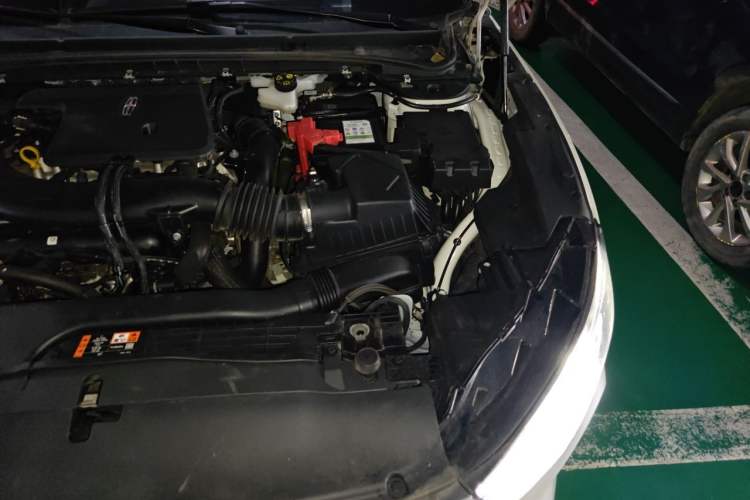 Used Lincoln Z 2025 2.0T Prestige Edition Engine Bay Left