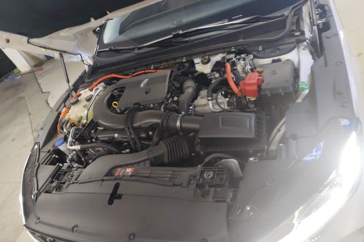 Used Lincoln Z 2025 2.0T Prestige Hybrid Edition Engine Bay