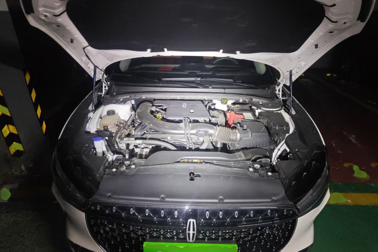 Used Lincoln Z 2025 2.0T Luxury Edition Engine Bay