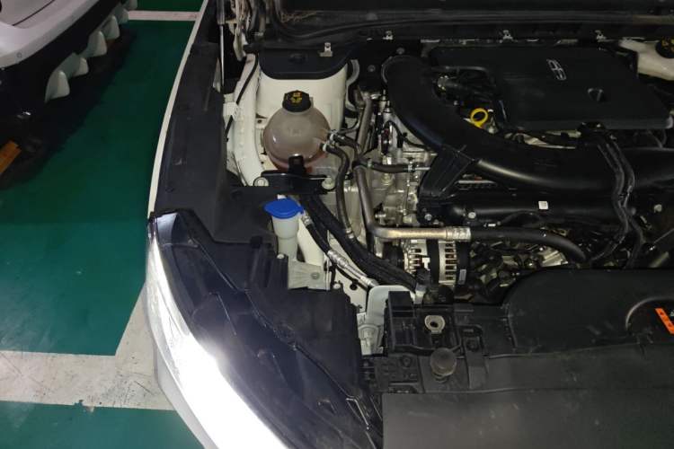 Used Lincoln Z 2025 2.0T Prestige Edition Engine Bay Right