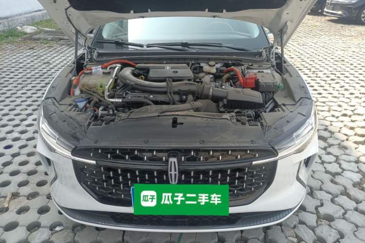 Used Lincoln Z 2025 2.0T Prestige Hybrid Edition Engine Bay