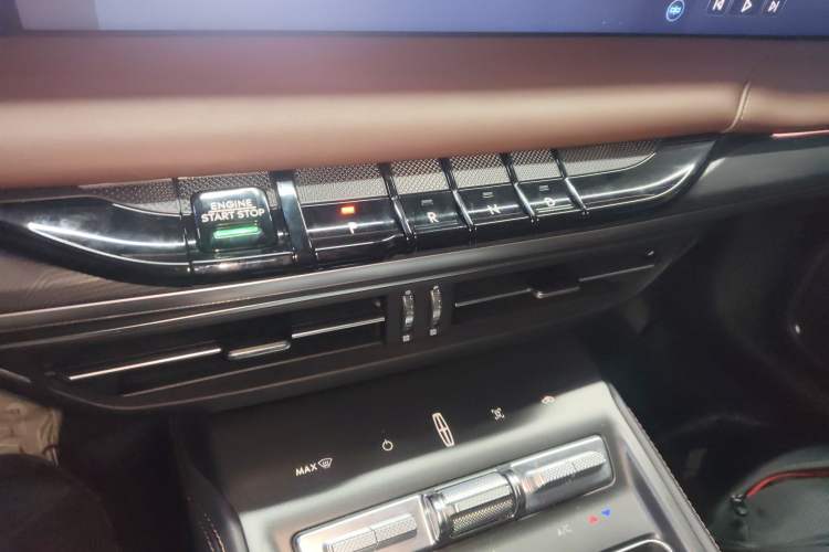Used Lincoln Z 2025 2.0T Prestige Hybrid Edition Gear Lever