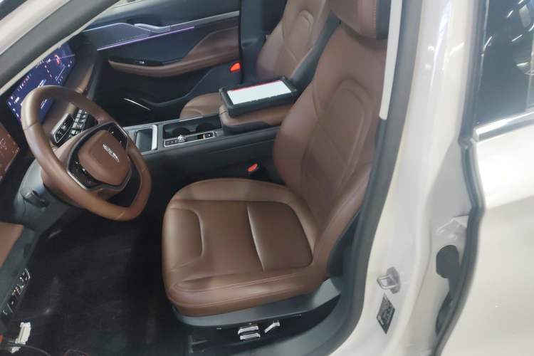 Used Lincoln Z 2025 2.0T Prestige Hybrid Edition Left Front Seat