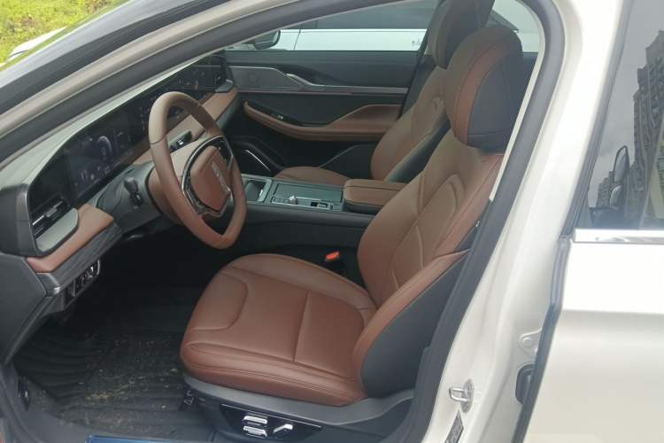 Used Lincoln Z 2025 2.0T Prestige Hybrid Edition Left Front Seat