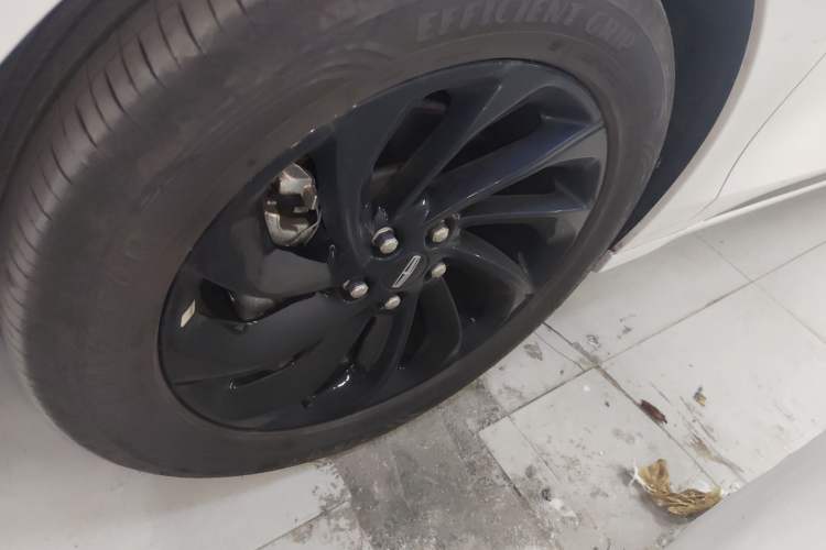 Used Lincoln Z 2025 2.0T Prestige Hybrid Edition Left Front Wheel Hub