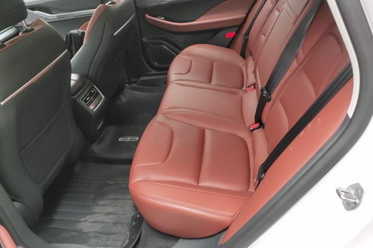 Used Lincoln Z 2025 2.0T Prestige Edition Left Rear Seat