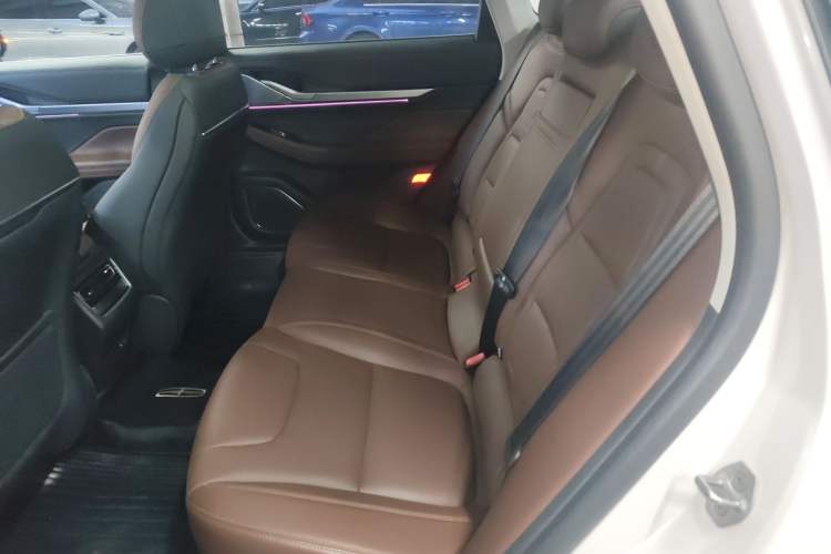 Used Lincoln Z 2025 2.0T Prestige Hybrid Edition Left Rear Seat