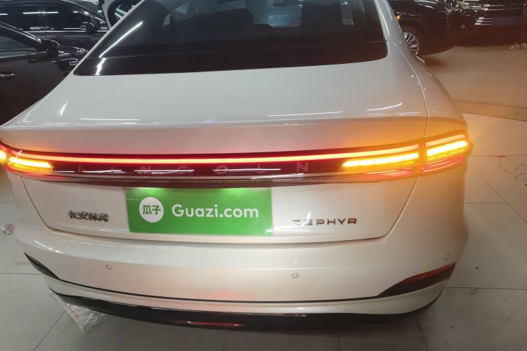Used Lincoln Z 2025 2.0T Prestige Hybrid Edition Rear