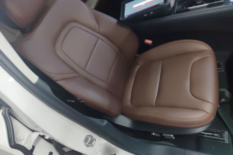 Used Lincoln Z 2025 2.0T Prestige Hybrid Edition Right Front Seat