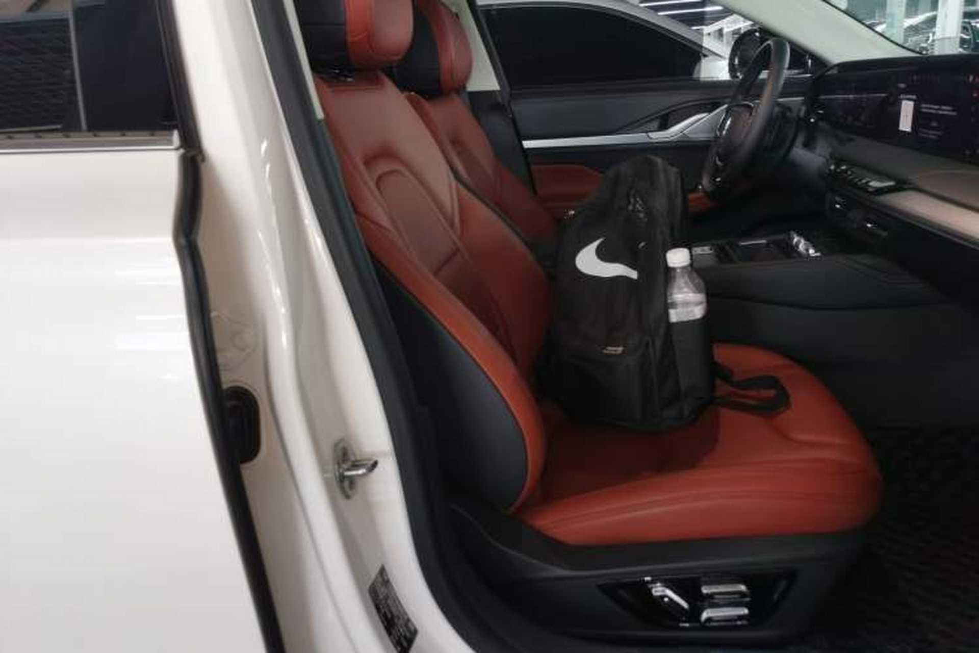 Used Lincoln Z 2025 2.0T Prestige Edition Right Front Seat