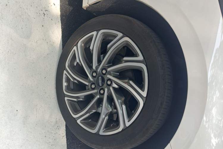 Used Lincoln Z 2025 2.0T Luxury Edition Right Front Wheel Hub