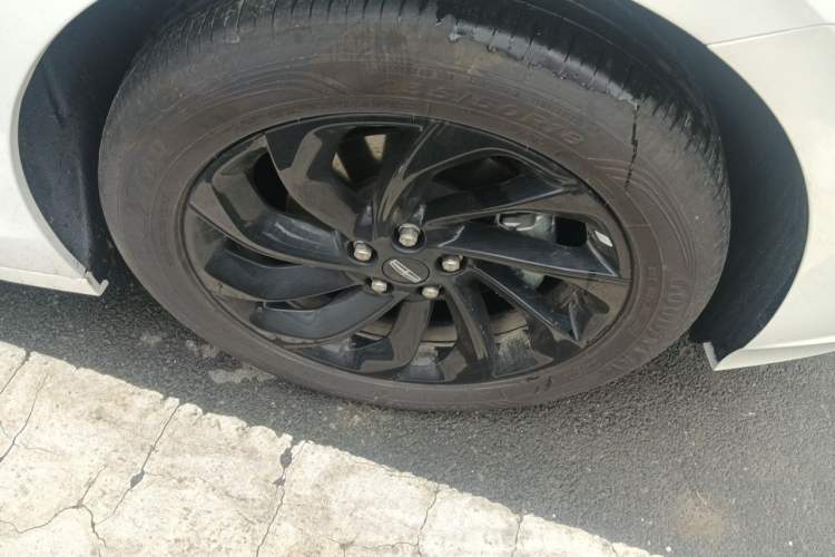 Used Lincoln Z 2025 2.0T Prestige Hybrid Edition Right Front Wheel Hub