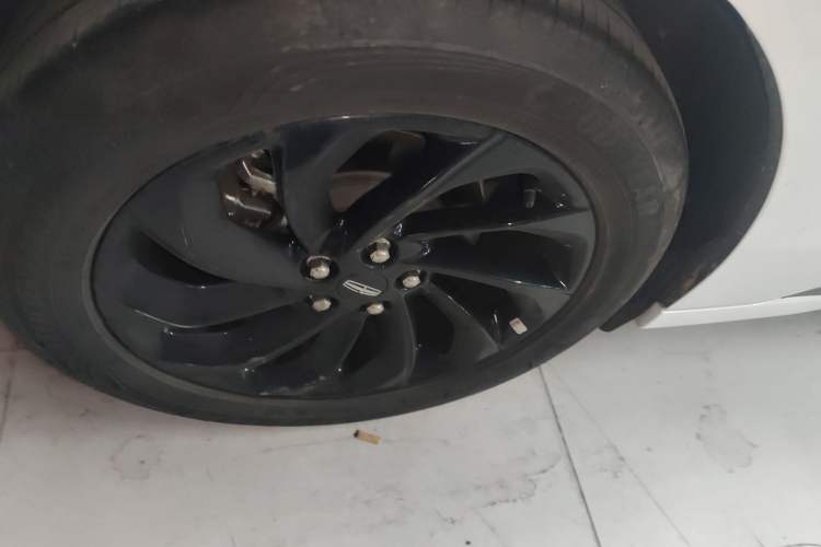 Used Lincoln Z 2025 2.0T Prestige Hybrid Edition Right Rear Wheel Hub