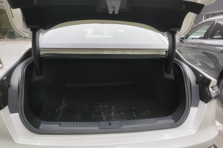 Used Lincoln Z 2025 2.0T Prestige Edition Trunk