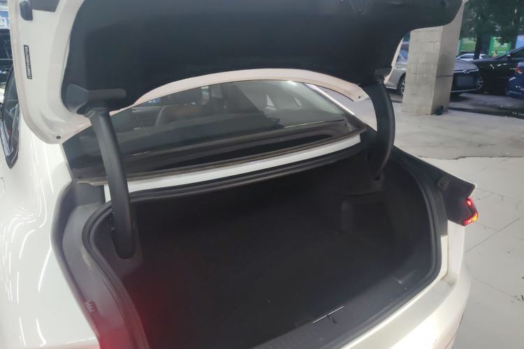 Used Lincoln Z 2025 2.0T Prestige Hybrid Edition Trunk