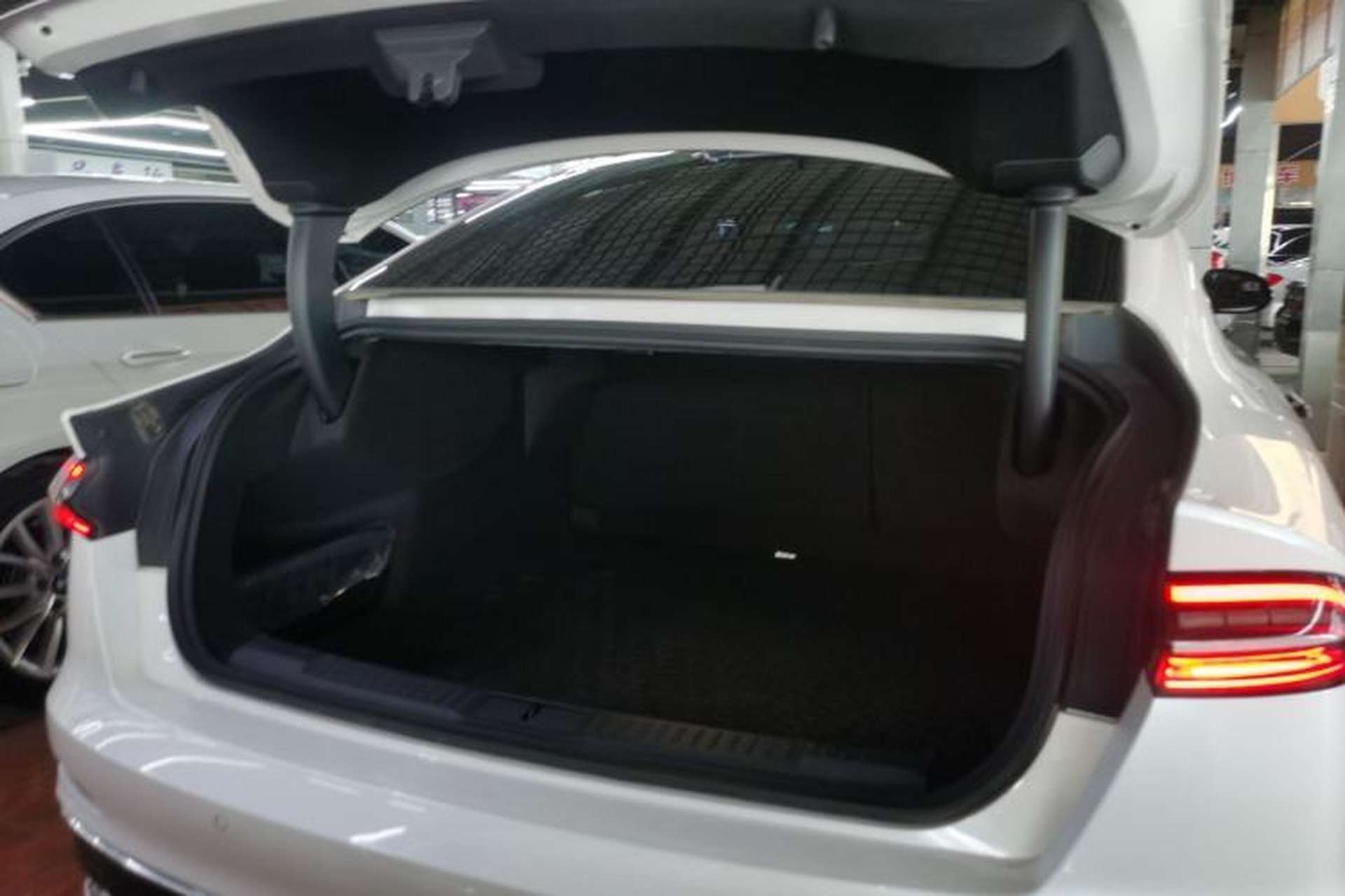 Used Lincoln Z 2025 2.0T Prestige Edition Trunk