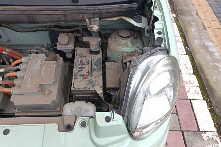 Used LINGBOX 2021 – Cai Wenji Edition Engine Bay Left