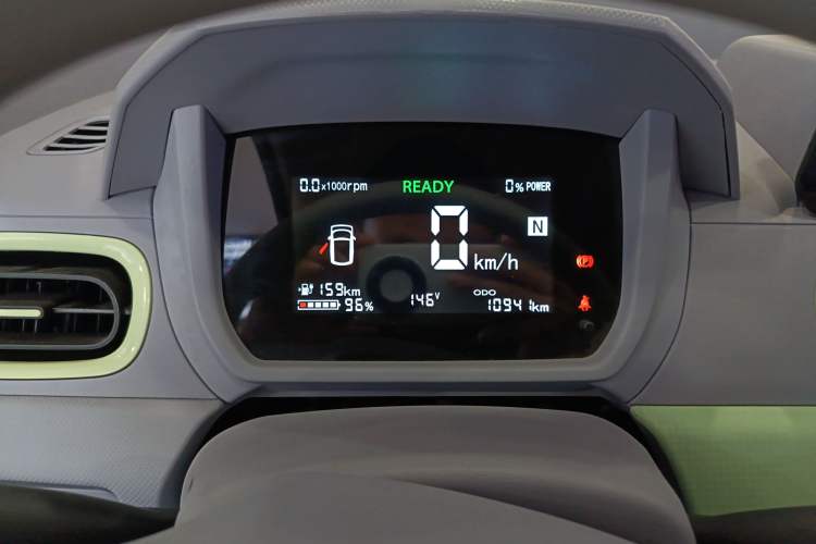 Used LINGBOX 2022 Li Qingzhao Pro Edition 14.08 kWh Odometer Close Up