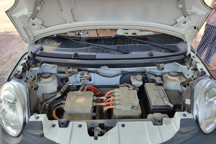 Used LINGBOX 2021 – Cai Wenji Edition Engine Bay