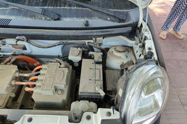 Used LINGBOX 2021 – Cai Wenji Edition Engine Bay Left