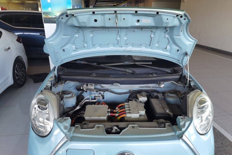 Used LINGBOX 2021 – Lady Wanyan Edition Engine Bay