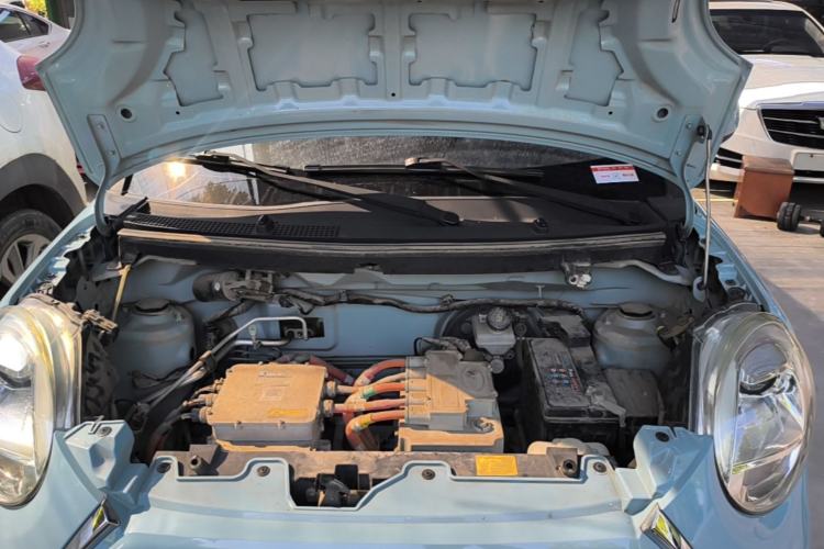 Used LINGBOX 2021 Comfort Edition Engine Bay