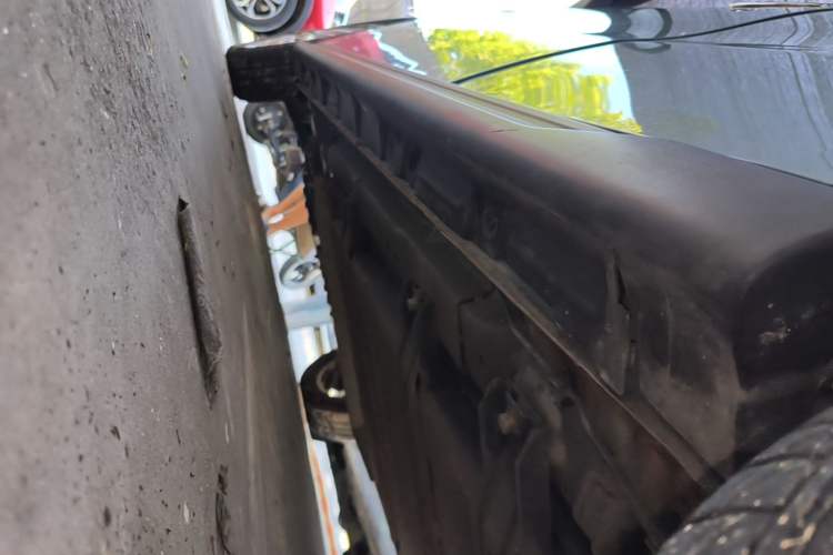 Used LINGBOX 2021 Comfort Edition Left Side Sill