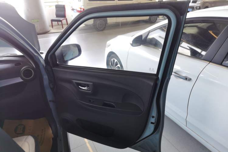 Used LINGBOX 2021 – Lady Wanyan Edition Right Front Door Interior