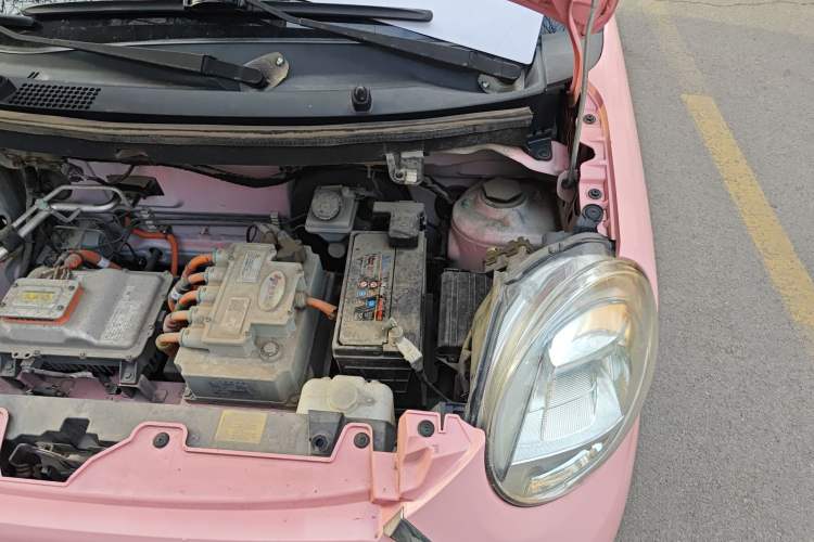 Used LINGBOX 2021 – Lady Wanyan Edition Engine Bay Left