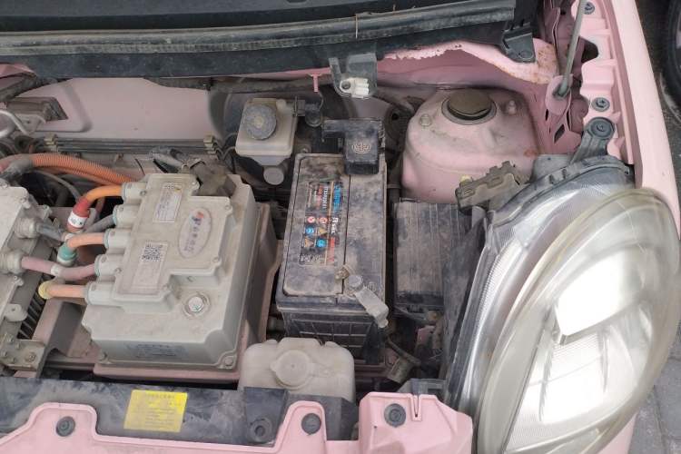 Used LINGBOX 2021 Comfort Edition Engine Bay Left