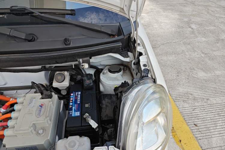 Used LINGBOX 2021 Comfort Edition Engine Bay Left