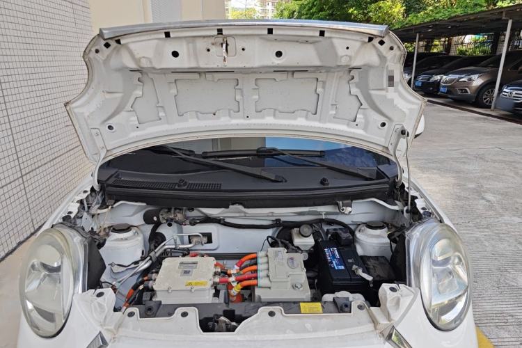 Used LINGBOX 2021 Comfort Edition Engine Bay