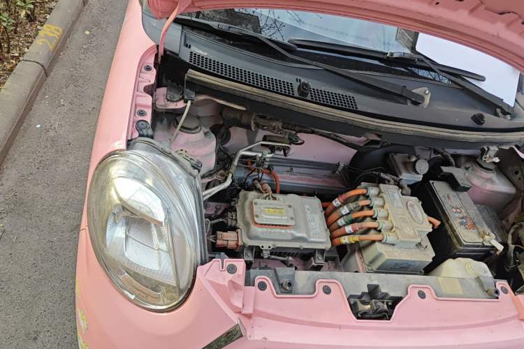 Used LINGBOX 2021 – Lady Wanyan Edition Engine Bay Right