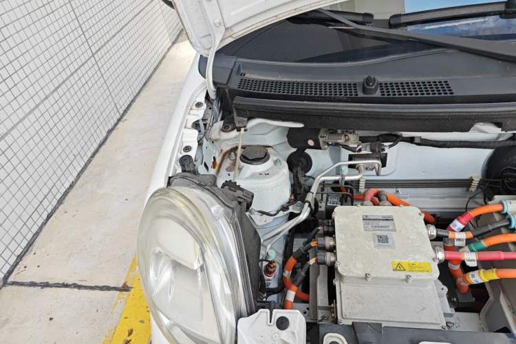 Used LINGBOX 2021 Comfort Edition Engine Bay Right